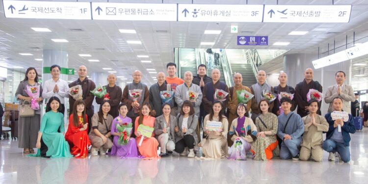 Cộng đồng Phật tử Viện Chuyên Tu tại Hàn Quốc hân hoan chào đón Chư tôn đức đoàn hoằng pháp cùng Phật tử Quang lâm chứng minh và tổ chức khóa tu học lần 12 chủ đề: Làm Chủ Cảm Xúc