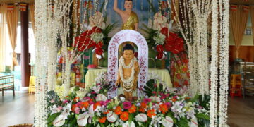 Chùa Tam Bảo tổ chức lễ tắm Phật và khóa tu niệm Phật một ngày an lạc